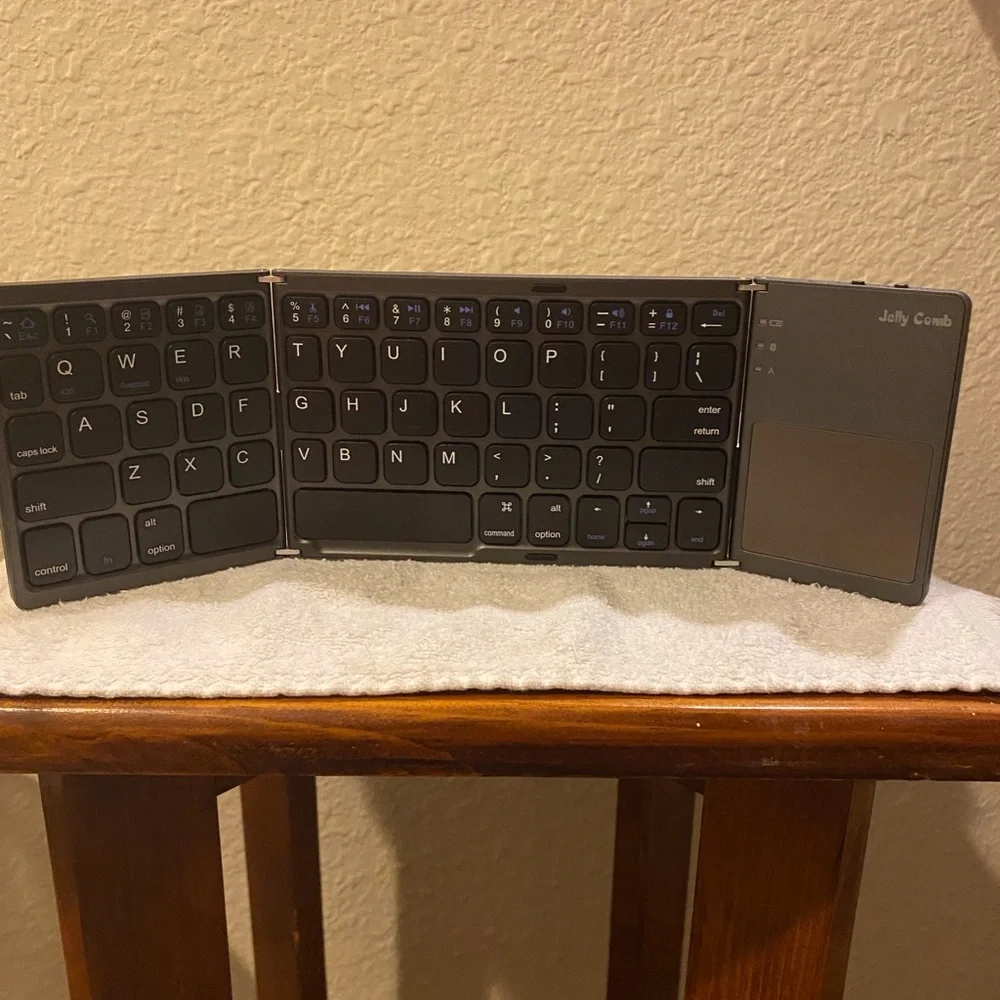 Tri~Fold Keyboard With Touchpad